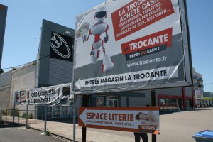 Bâche sur structure, règle différente d'un panneau ?